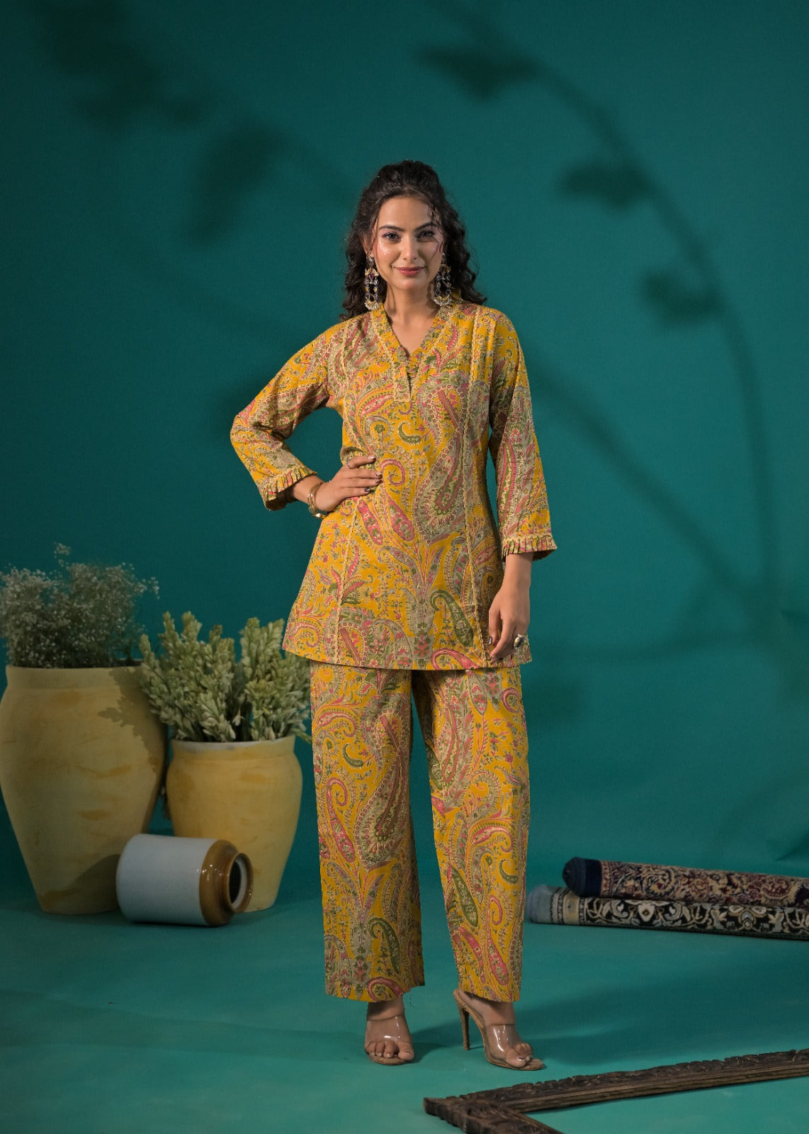 Women Ethnic Paisley Print V-Neck Kurti with Palazzo Co-ord Set