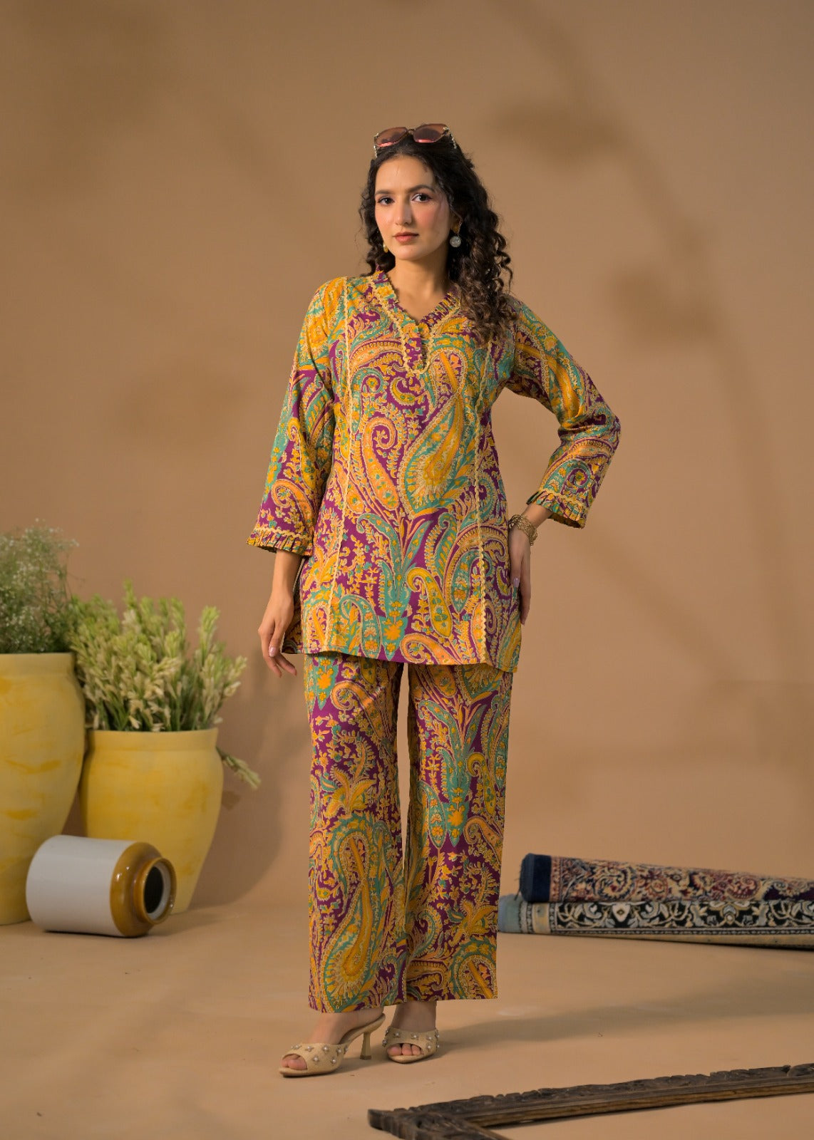 Women Ethnic Paisley Print V-Neck Kurti with Palazzo Co-ord Set