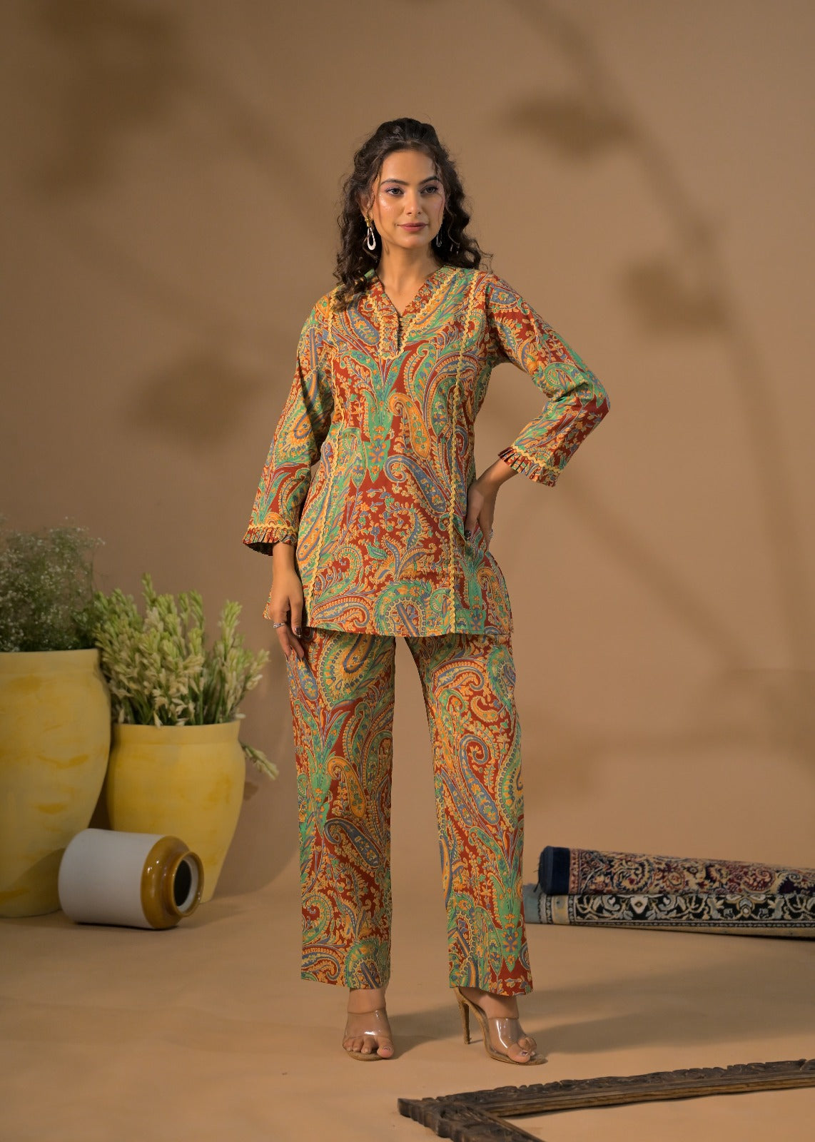 Women Ethnic Paisley Print V-Neck Kurti with Palazzo Co-ord Set