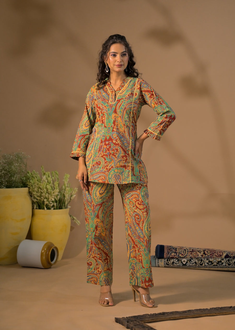 Women Ethnic Paisley Print V-Neck Kurti with Palazzo Co-ord Set