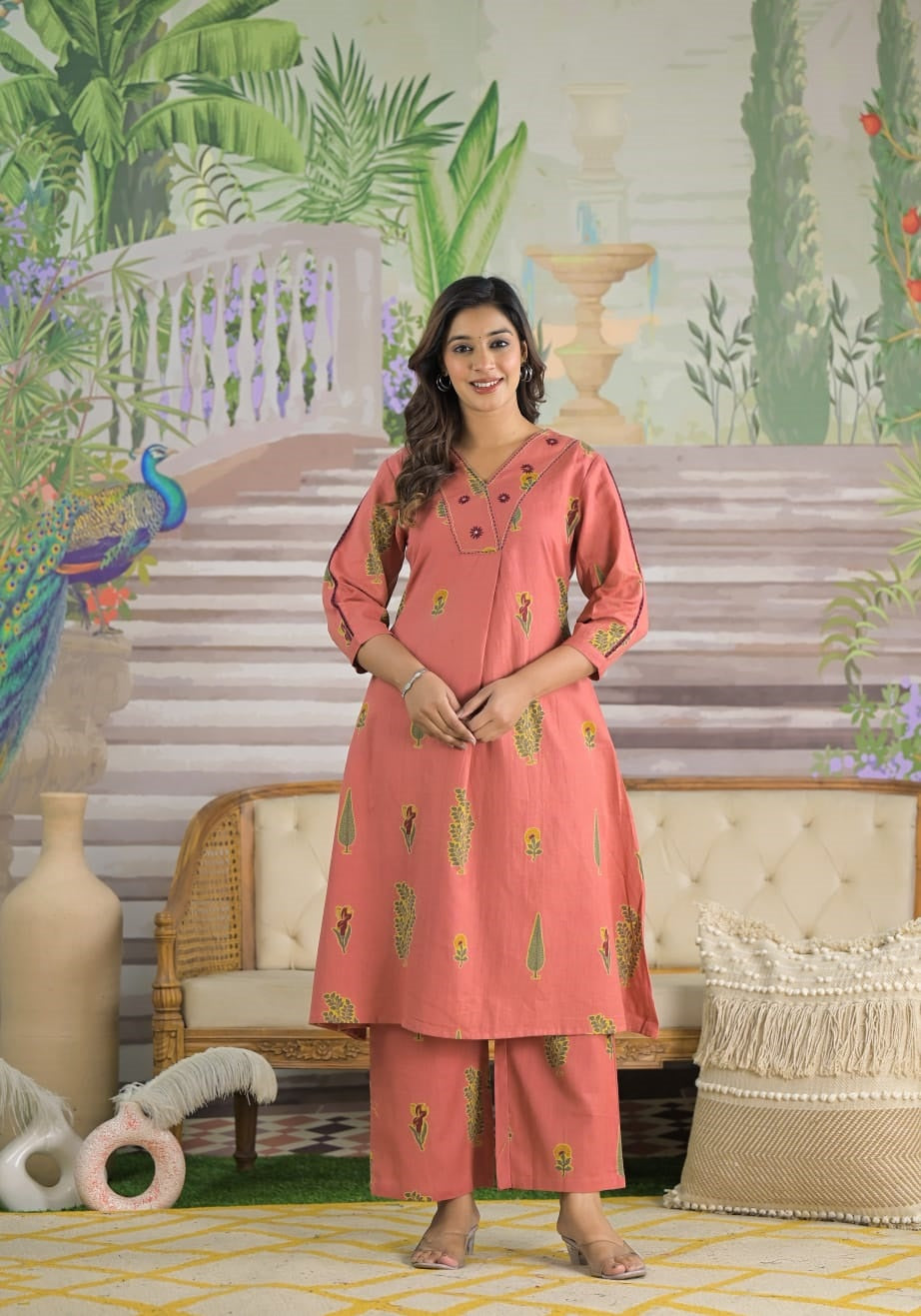Women Ethnic Motif Printed V-Neck A-Line Kurta with Pant Set