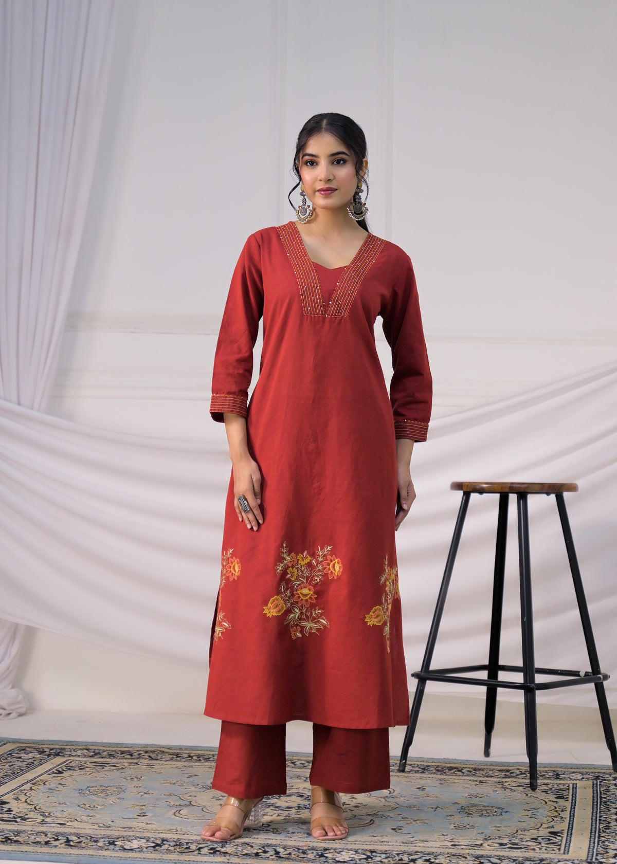 Floral Heirlooms V-Neck Kurta & Straight Pant Set