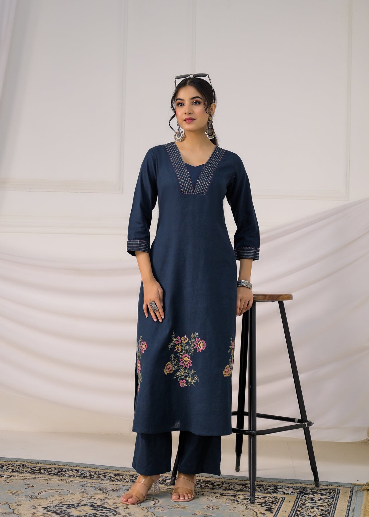 Floral Heirlooms V-Neck Kurta & Straight Pant Set