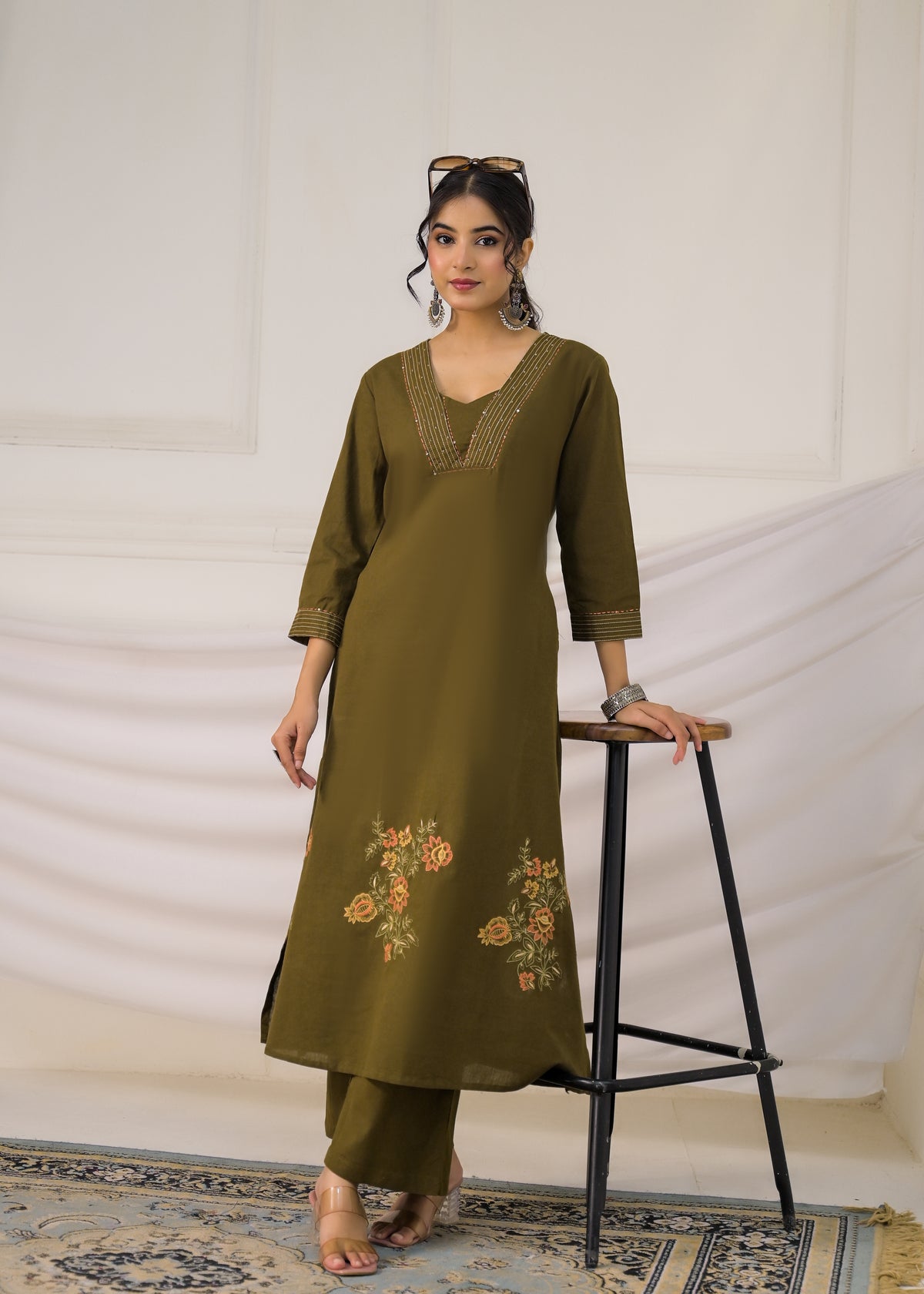 Floral Heirlooms V-Neck Kurta & Straight Pant Set