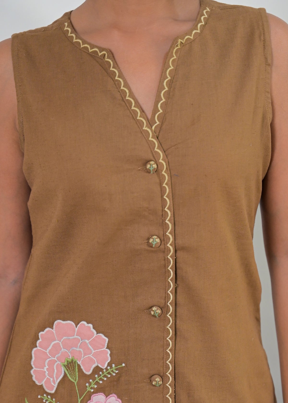Floral Embroidered Sleeveless Kurta Pant Set