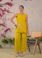 Floral Embroidered Sleeveless Kurta Pant Set