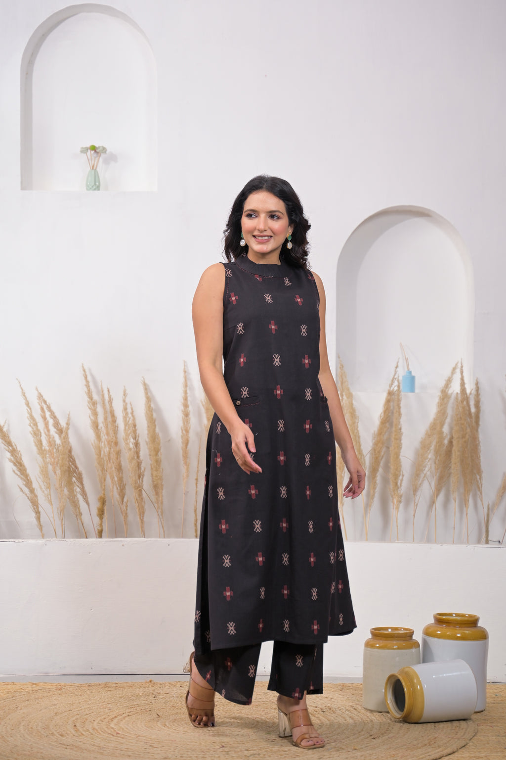 High-Neck Sleeveless Motif Cotton 2-Piece Kurta Set