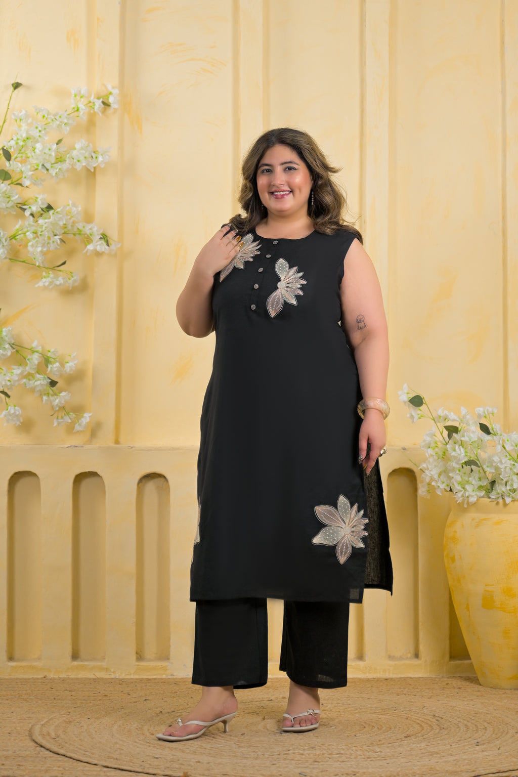Women Floral Embroidered Sleeveless Straight Kurta with Pant - 2 Piece Set