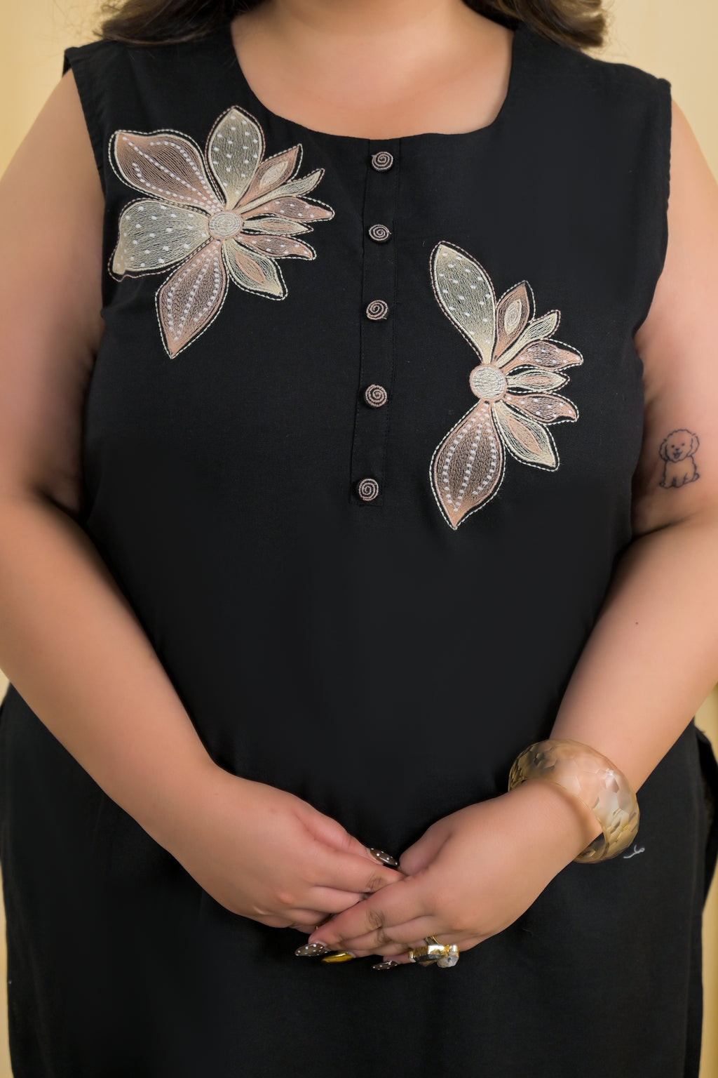 Women Floral Embroidered Sleeveless Straight Kurta with Pant - 2 Piece Set