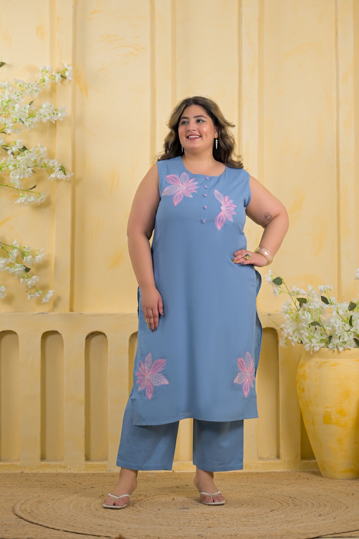 Women Floral Embroidered Sleeveless Straight Kurta with Pant - 2 Piece Set