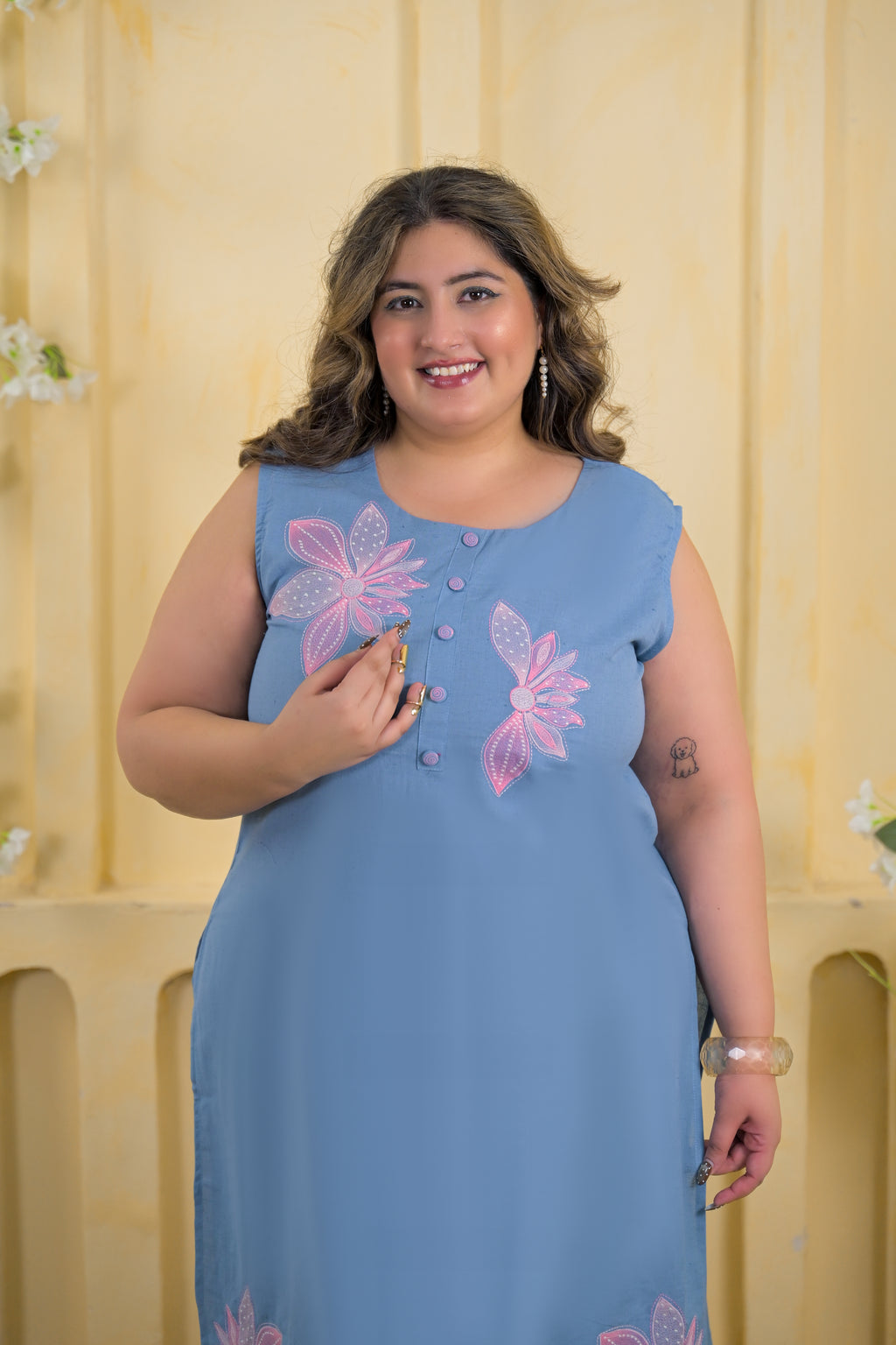 Women Floral Embroidered Sleeveless Straight Kurta with Pant - 2 Piece Set