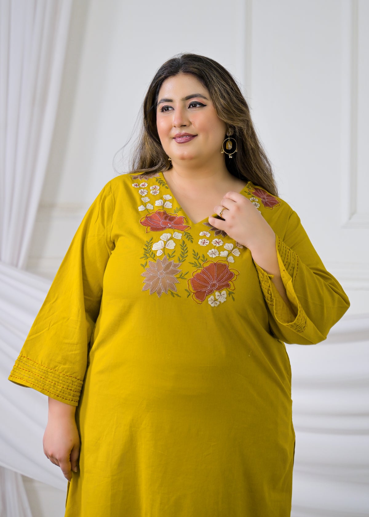 Women Floral Embroidered Yoke V-Neck Straight Kurta with Pant - 2 Piece Set
