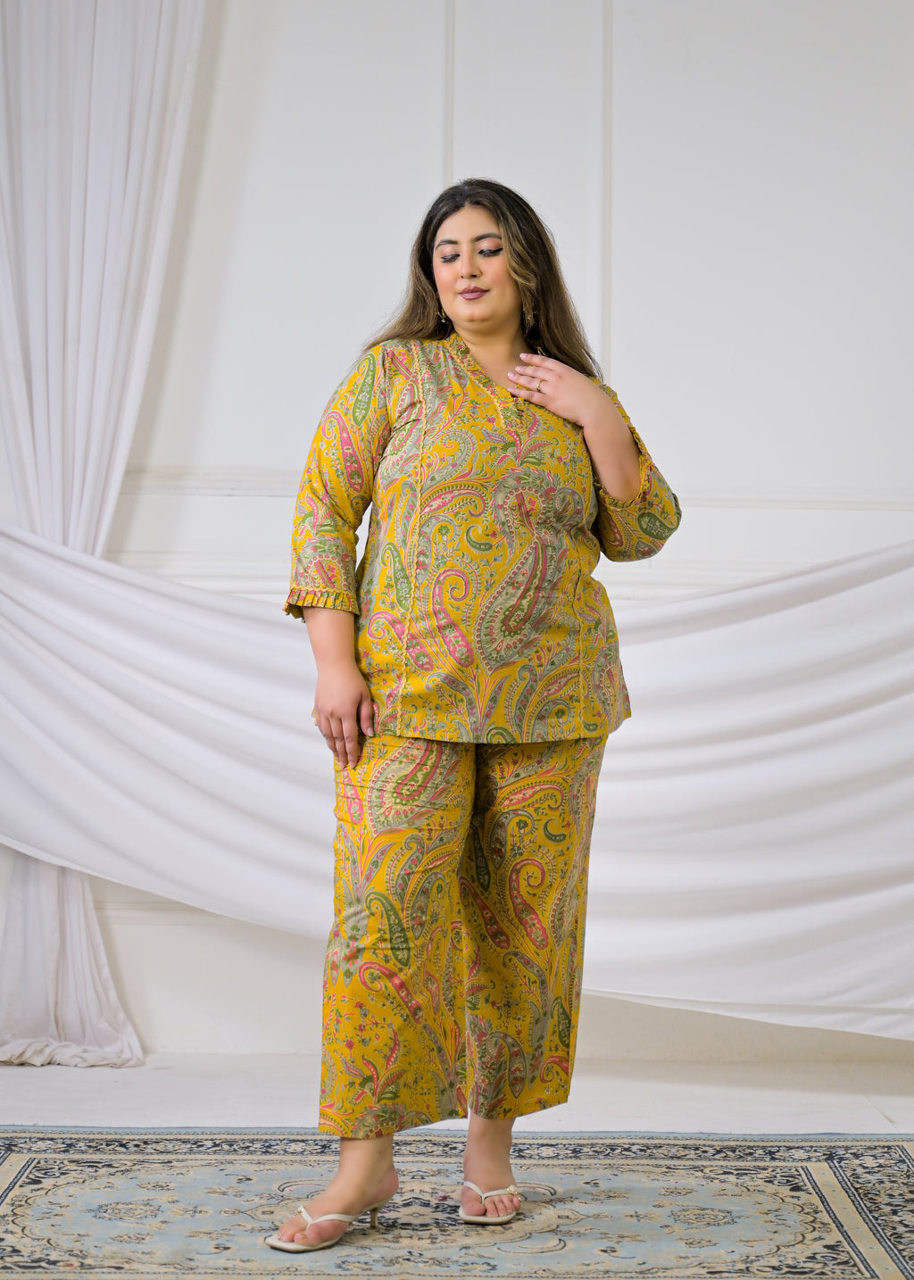 Women Vintage Paisley Printed V-Neck Short Kurti with Pant - 2 Piece Co-Ord Set