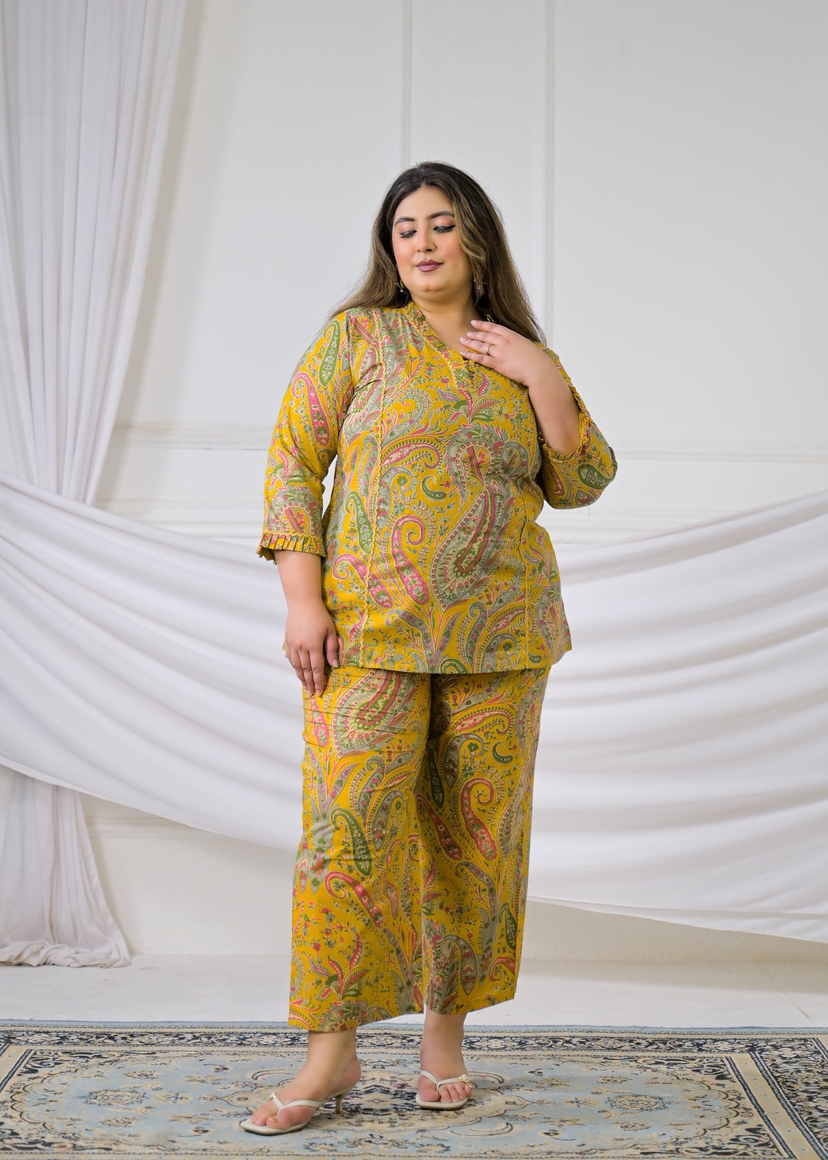 Women Vintage Paisley Printed V-Neck Short Kurti with Pant - 2 Piece Co-Ord Set