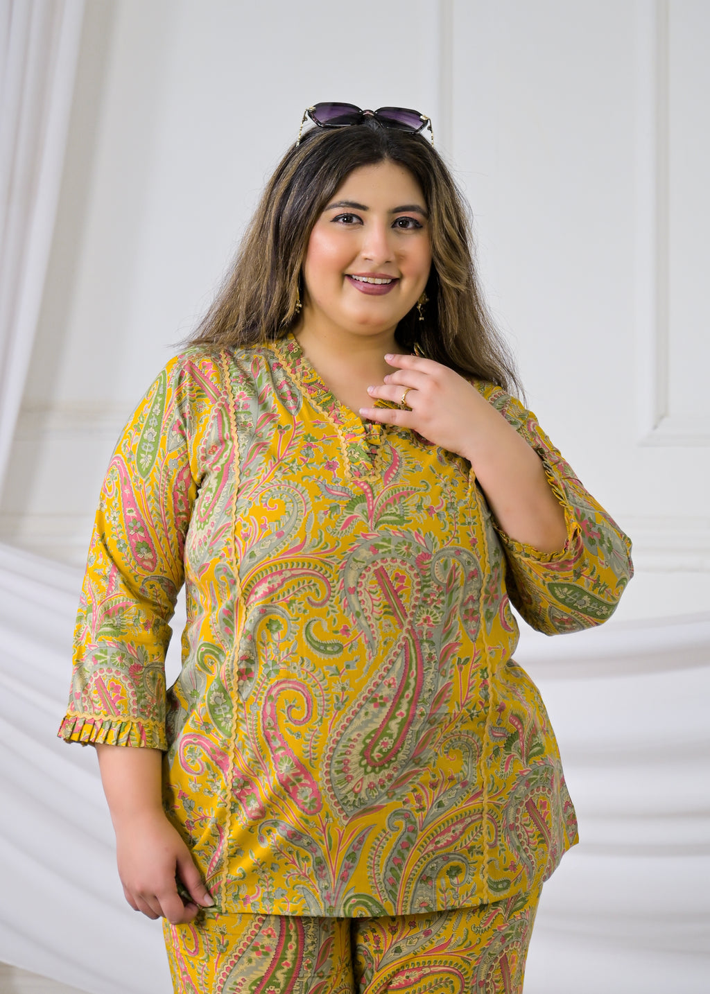 Women Vintage Paisley Printed V-Neck Short Kurti with Pant - 2 Piece Co-Ord Set