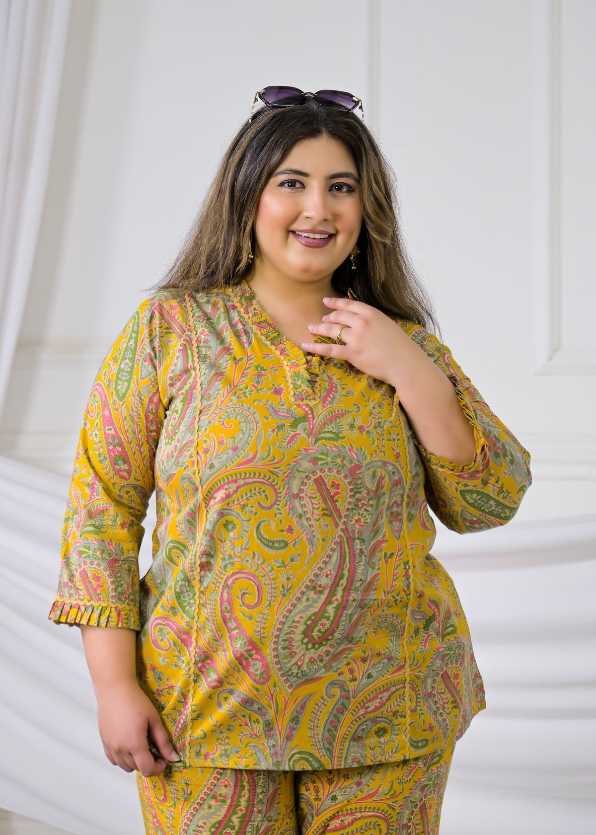 Women Vintage Paisley Printed V-Neck Short Kurti with Pant - 2 Piece Co-Ord Set