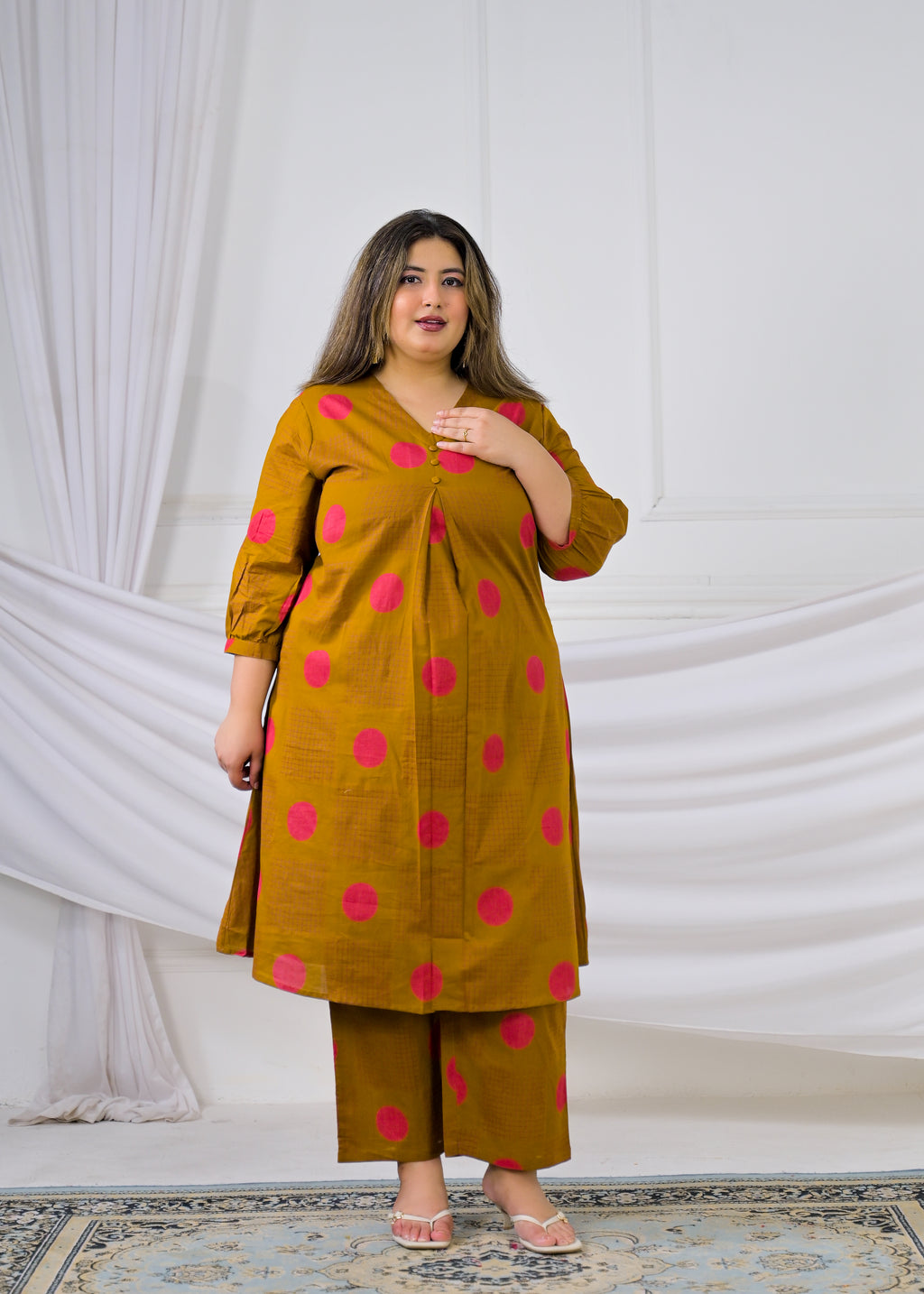 Women Polka Dot Printed Pleated V-Neck A-Line Kurta with Pant