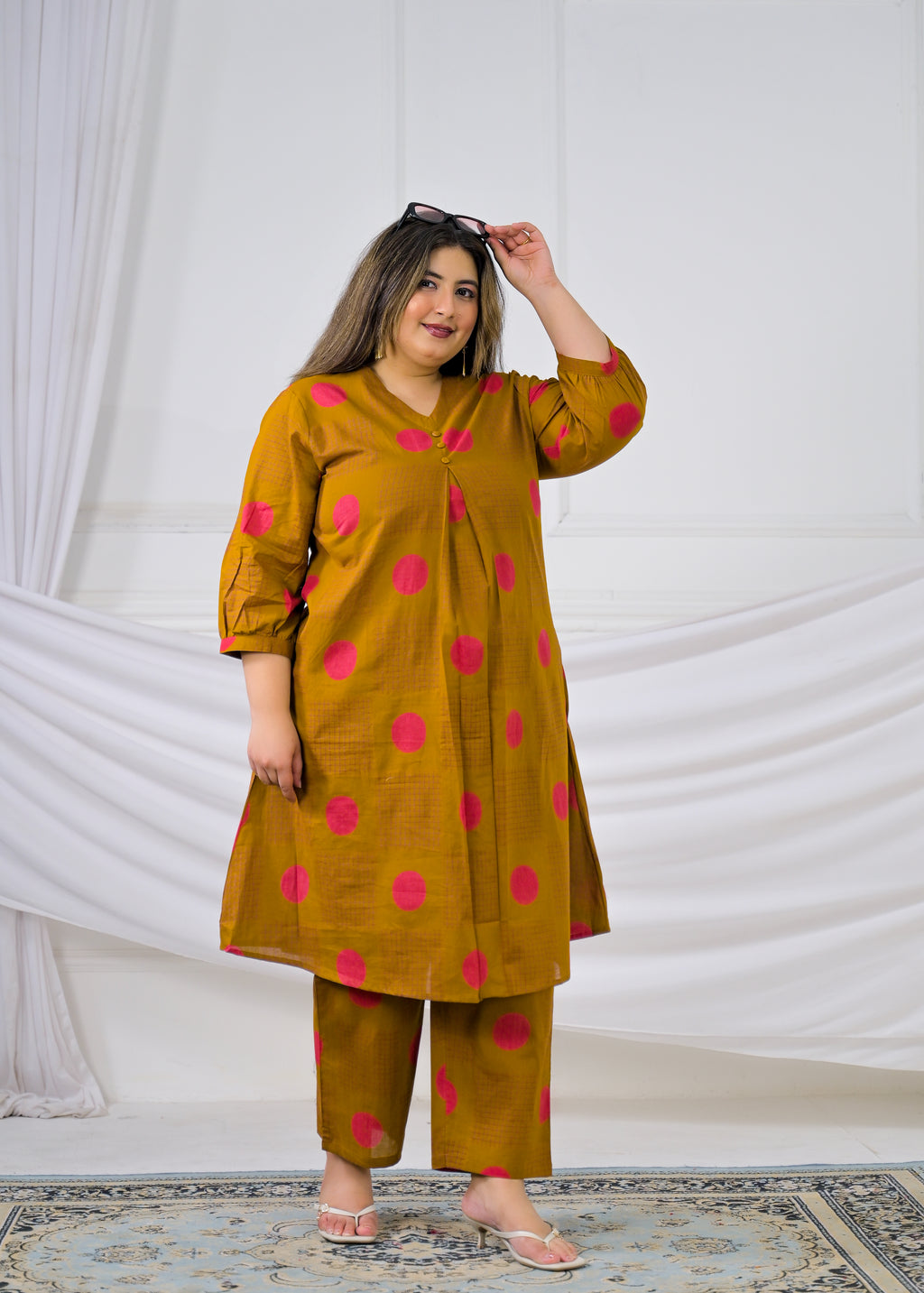 Women Polka Dot Printed Pleated V-Neck A-Line Kurta with Pant