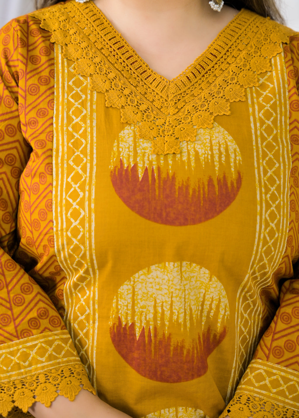 Women Geometric Circle Printed Lace Work Kurta with Salwar Pant & Dupatta - 3 Piece Suit Set