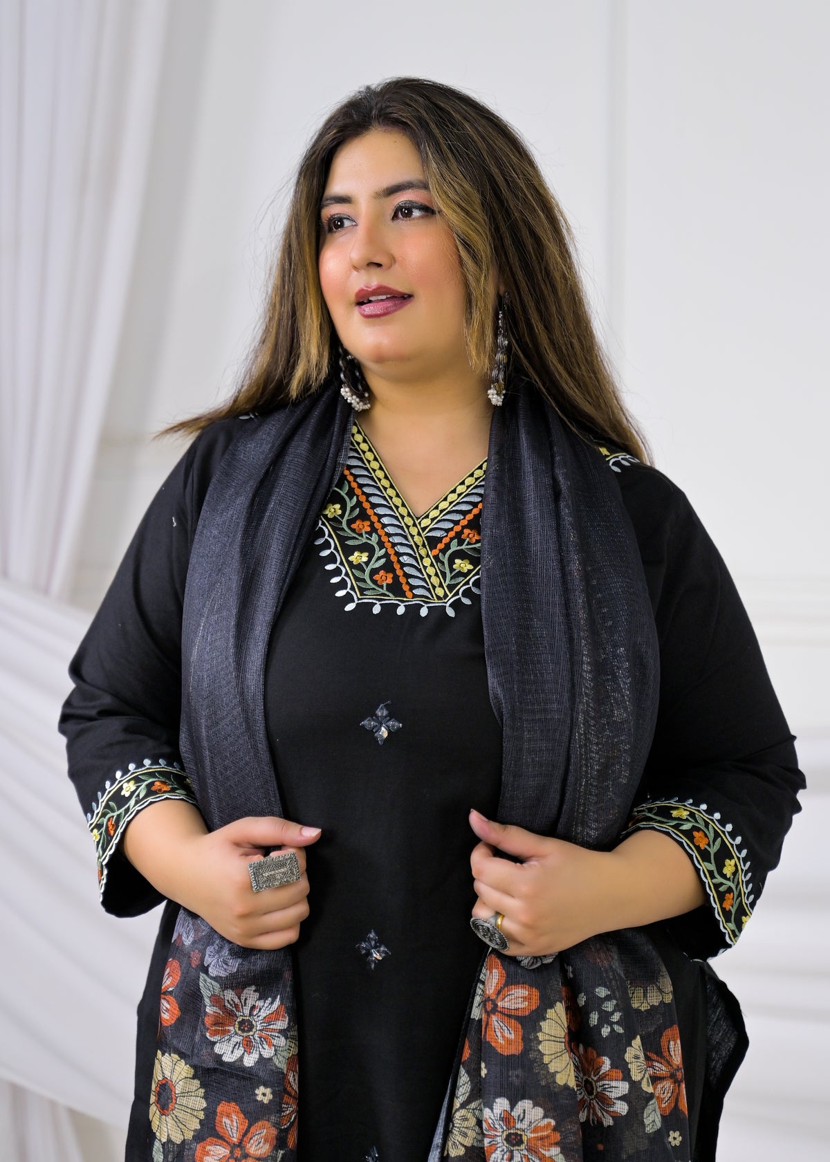 Women Black Ethnic Motif Embroidered Side-Slit Kurti Set with Tasseled Border Dupatta