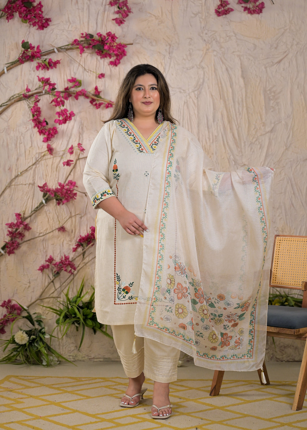 Women Floral Embroidered 3 Piece Kurta Set