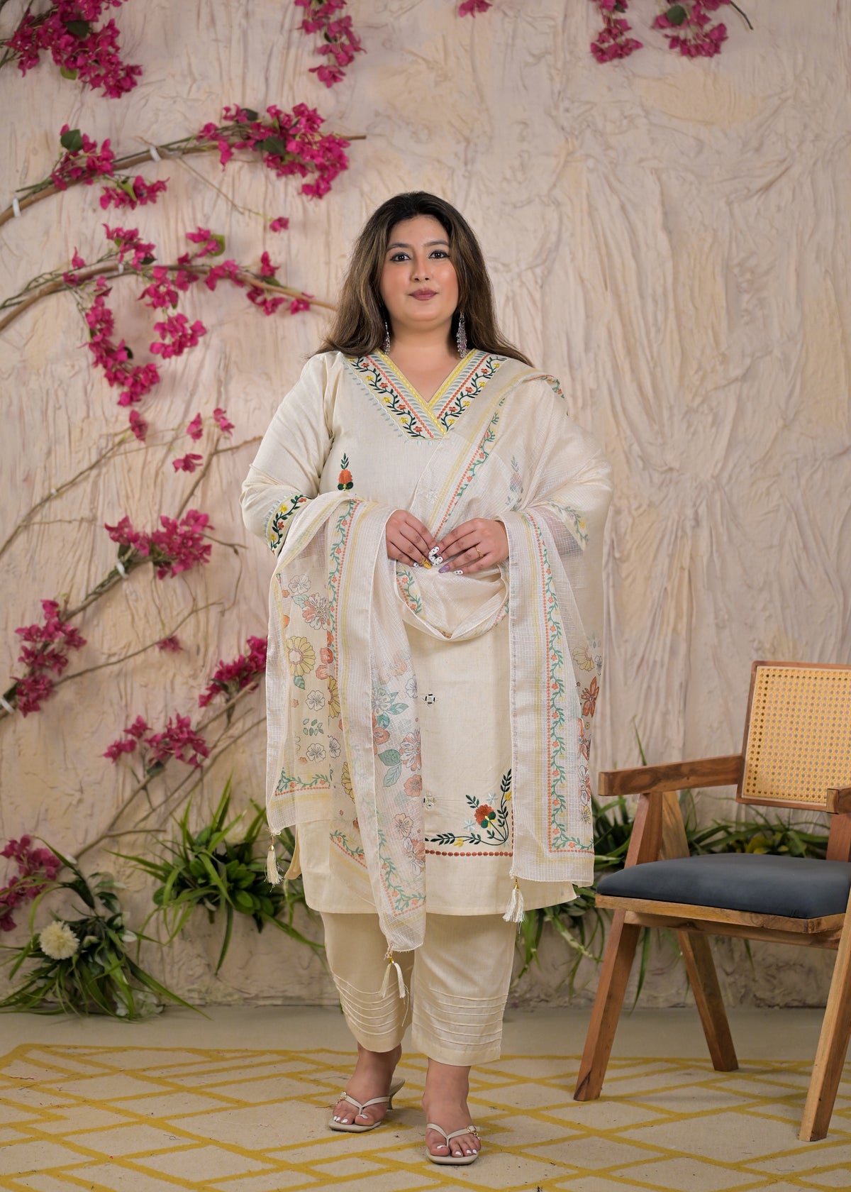 Women Floral Embroidered 3 Piece Kurta Set