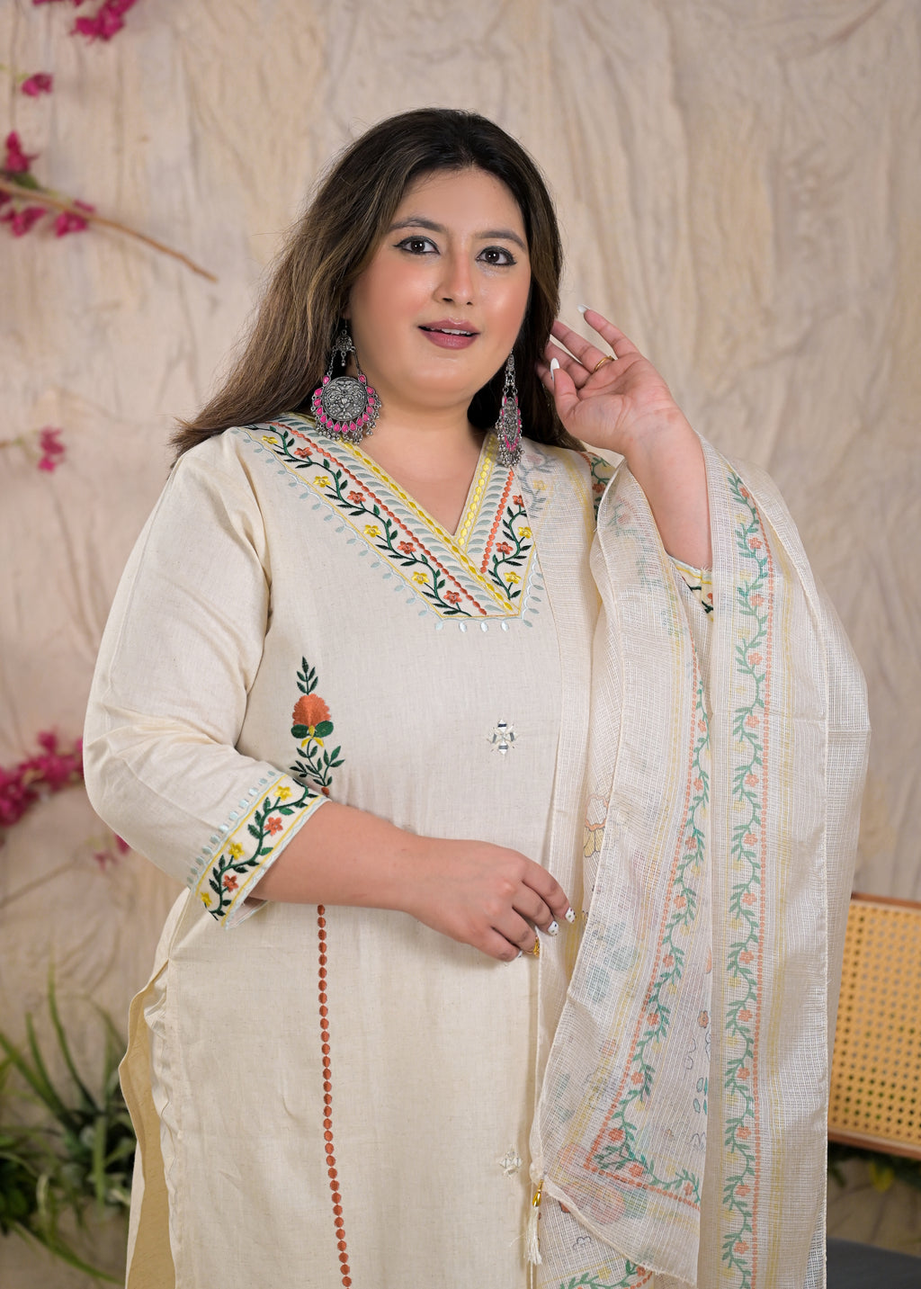 Women Floral Embroidered 3 Piece Kurta Set