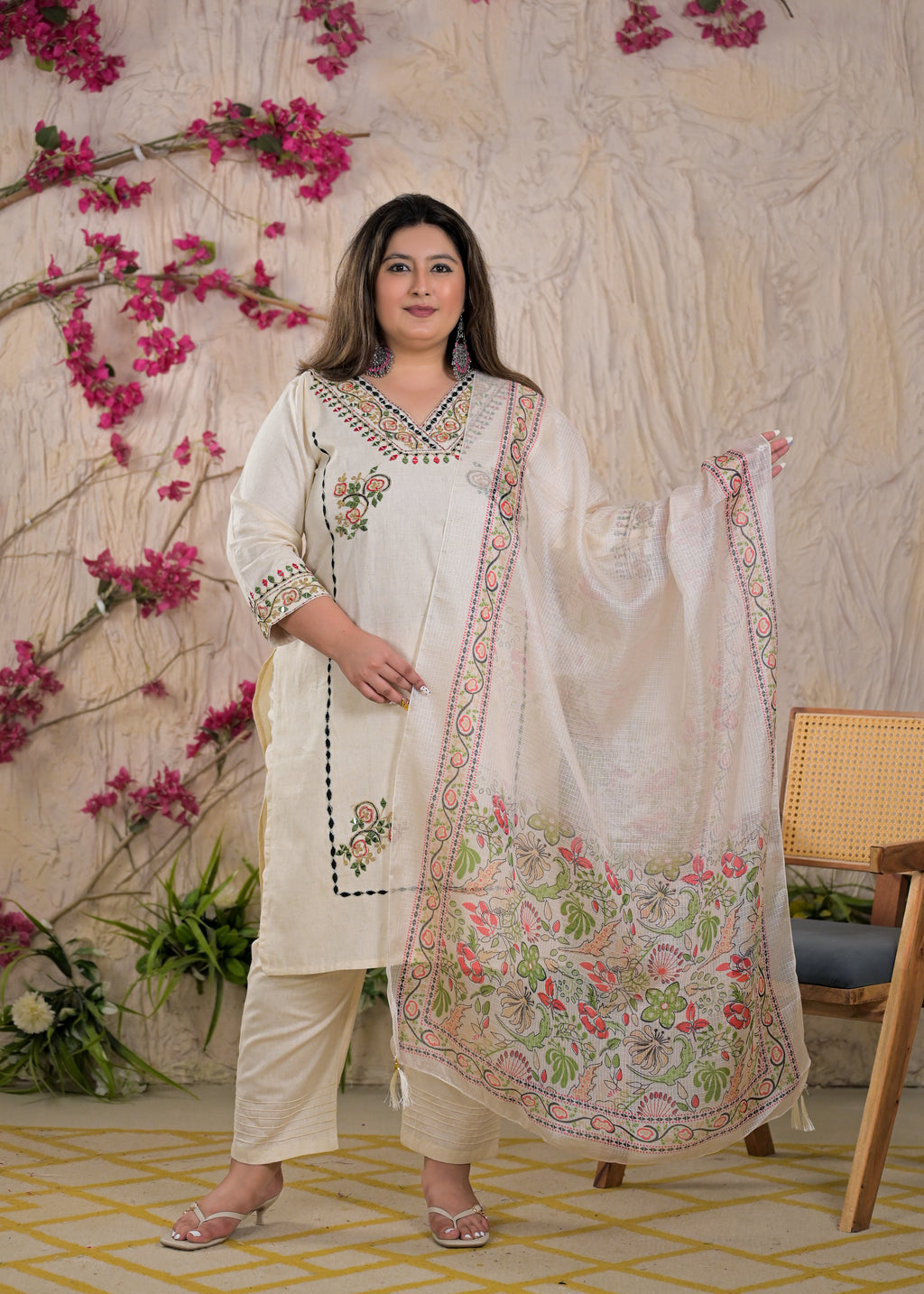Women Floral Embroidered 3 Piece Kurta Set