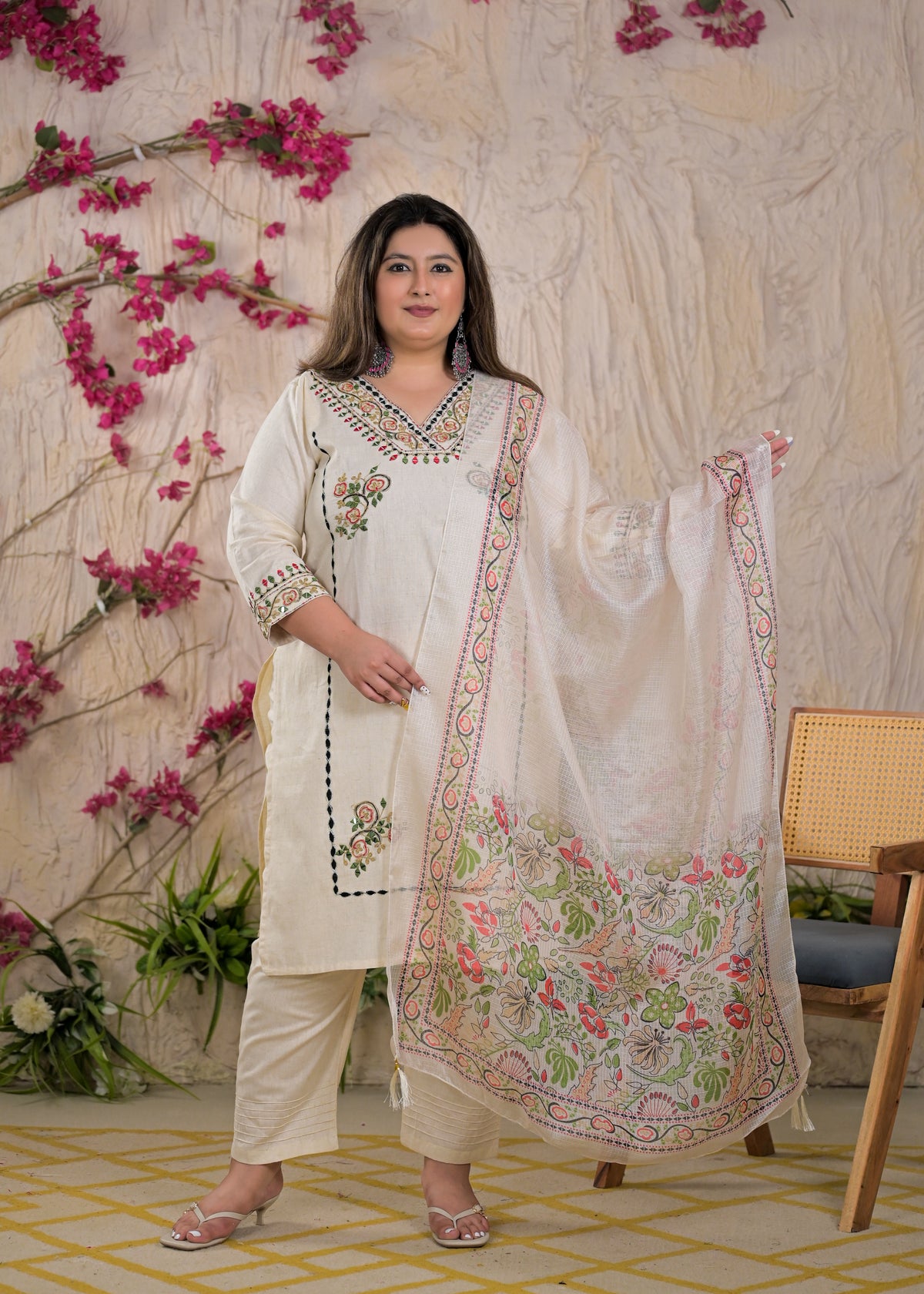 Women Floral Embroidered 3 Piece Kurta Set