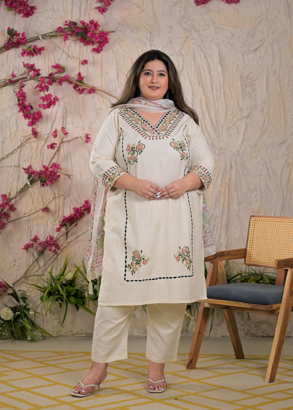 Women Floral Embroidered 3 Piece Kurta Set