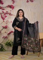 Women Floral Embroidered 3 Piece Kurta Set