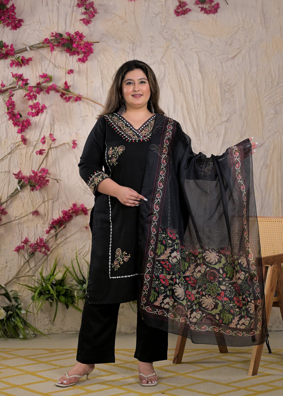 Women Floral Embroidered 3 Piece Kurta Set