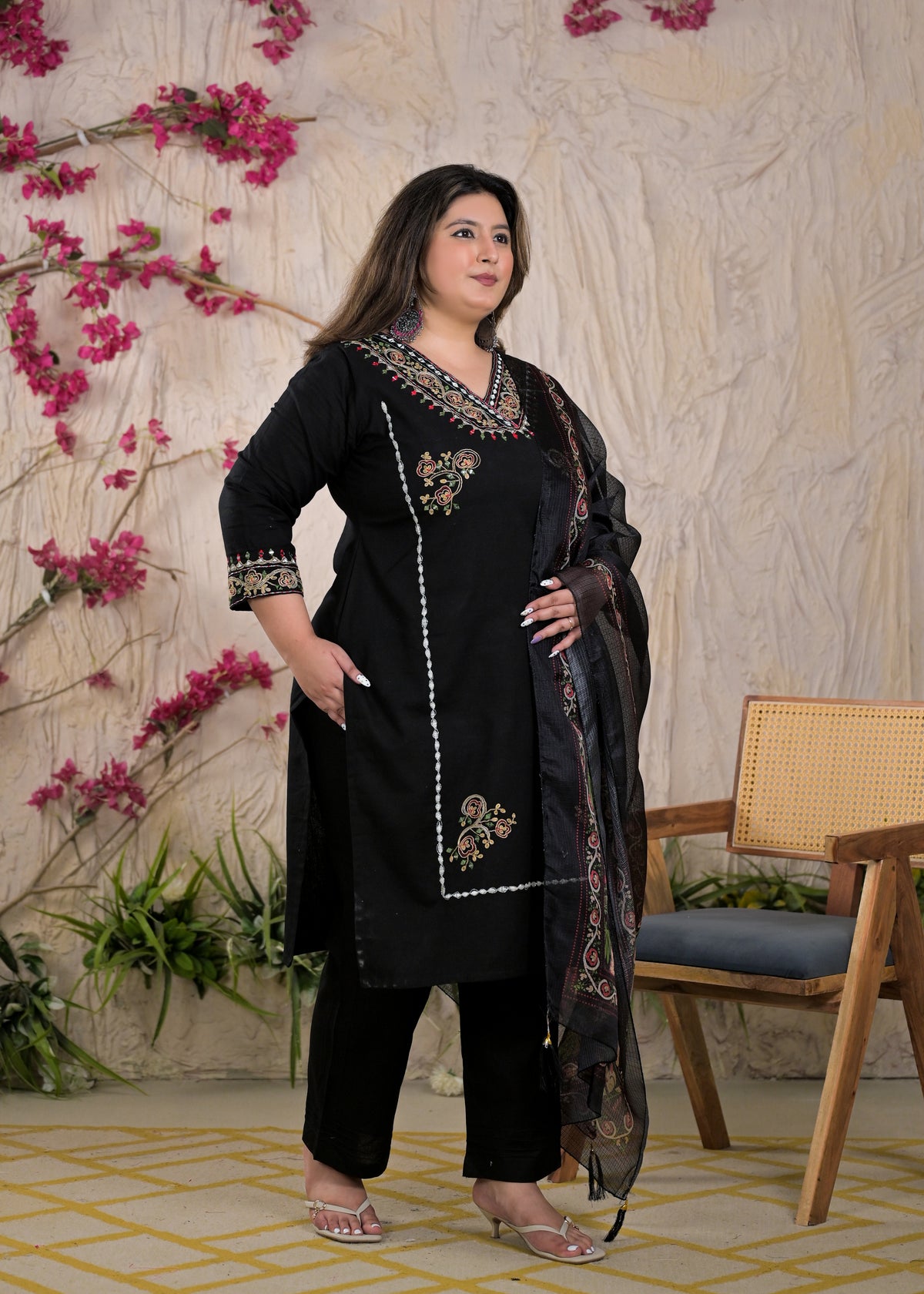 Women Floral Embroidered V-Neck 3 Piece Kurta Pant Set
