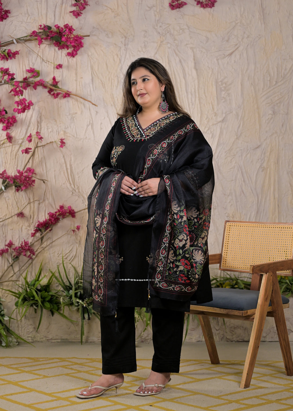 Women Floral Embroidered 3 Piece Kurta Set