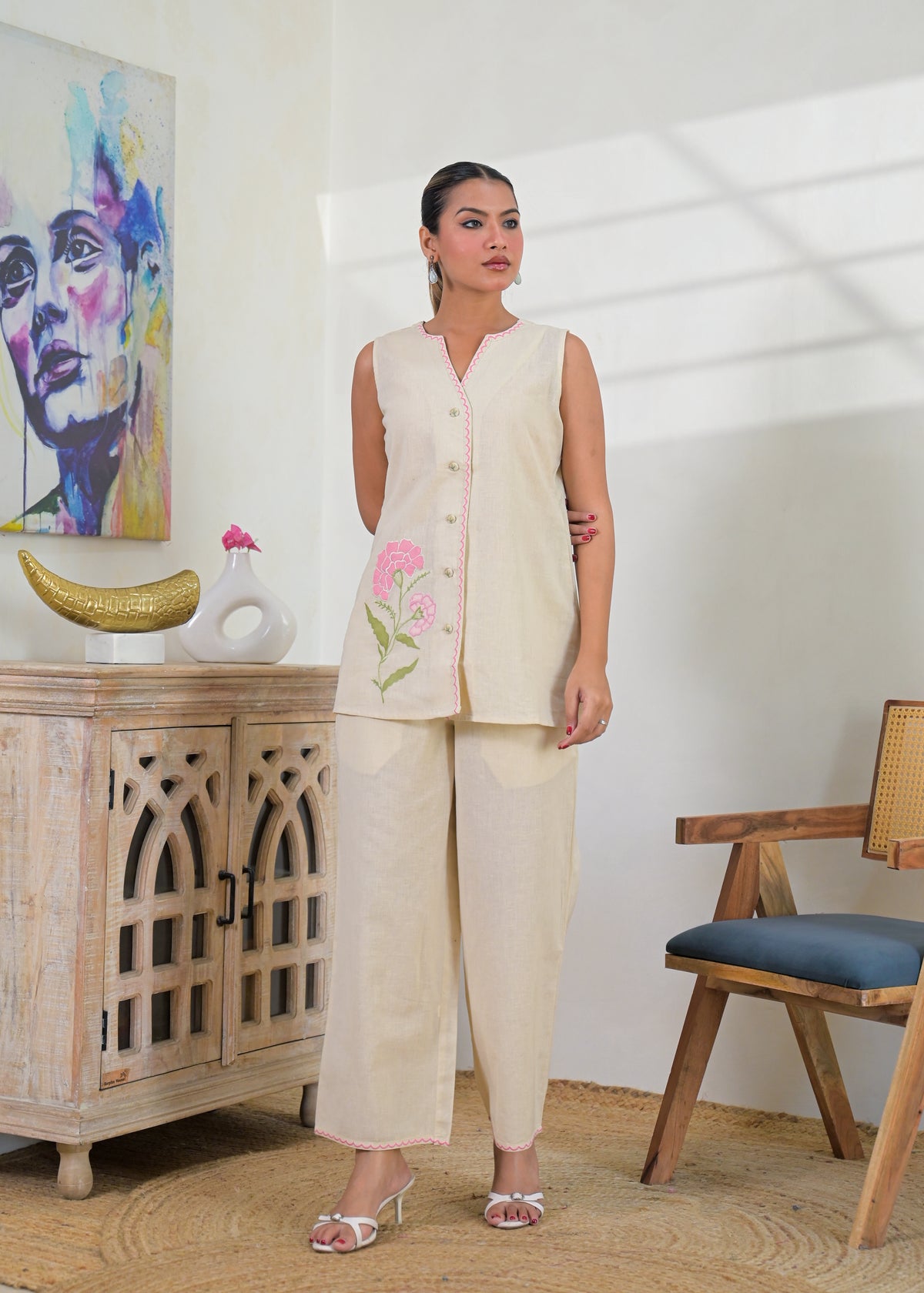 Floral Embroidered Sleeveless Kurta Pant Set