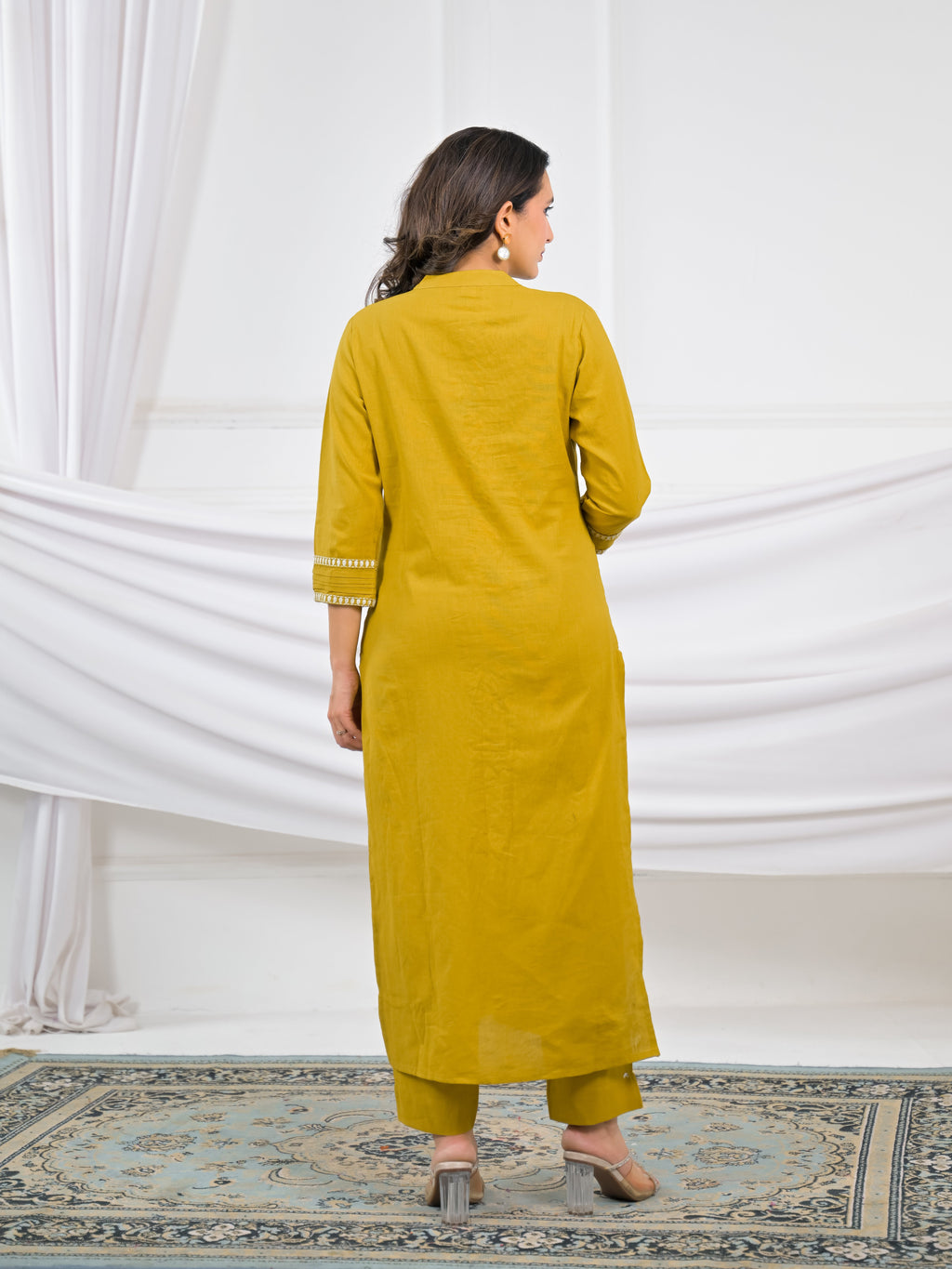 Women Chikankari Embroidered Kurta Pant Set
