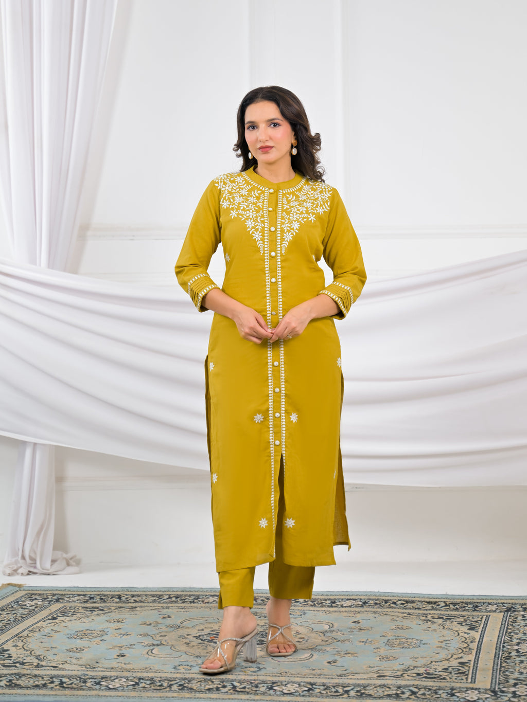 Women Chikankari Embroidered Kurta Pant Set