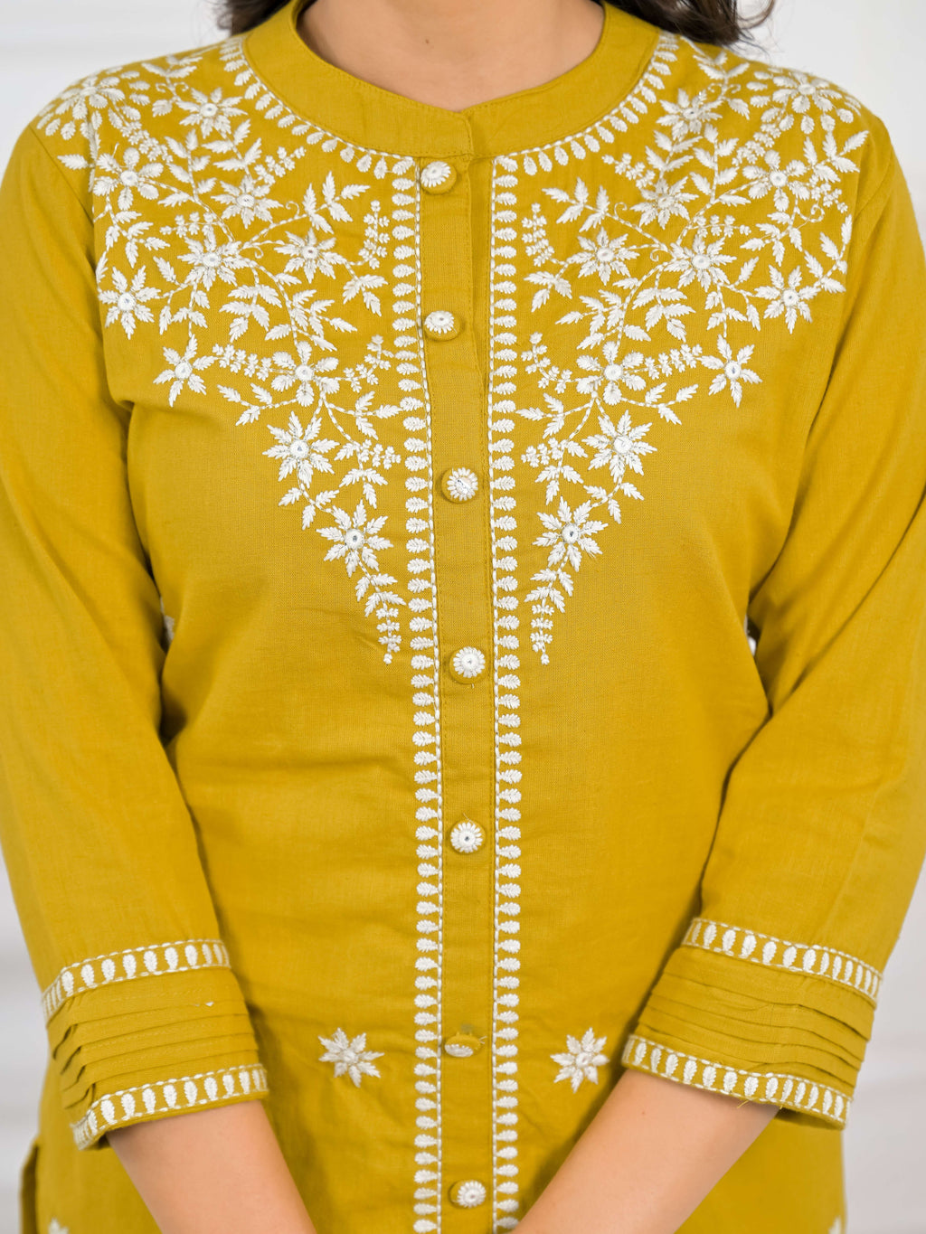 Women Chikankari Embroidered Kurta Pant Set
