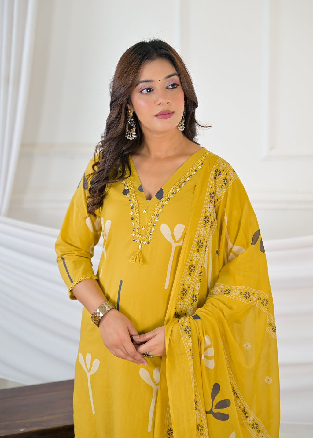 Women Floral Printed 3-Piece Kurta Pant Set with Dupatta