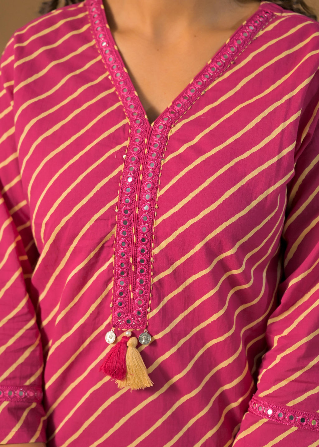 Women Leheriya Print V-Neck Kurta Set with Dupatta