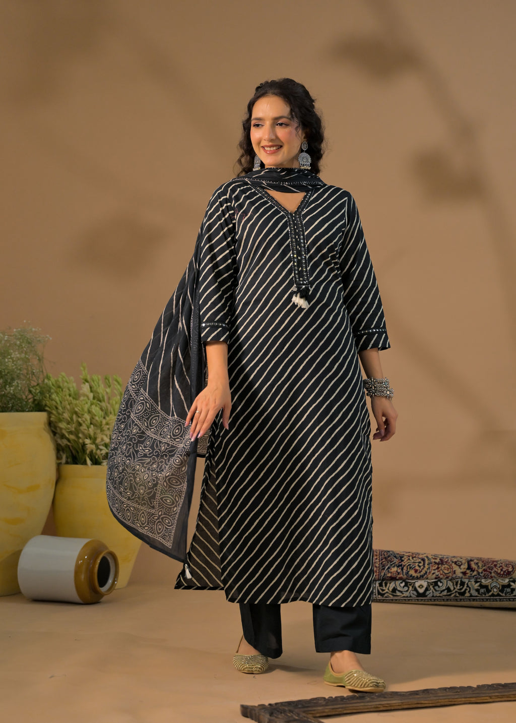 Women Leheriya Print V-Neck Kurta Set with Dupatta