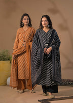 Women Leheriya Print V-Neck Kurta Set with Dupatta
