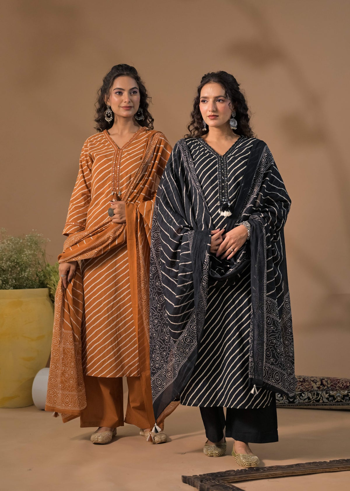Women Leheriya Print V-Neck Kurta Set with Dupatta