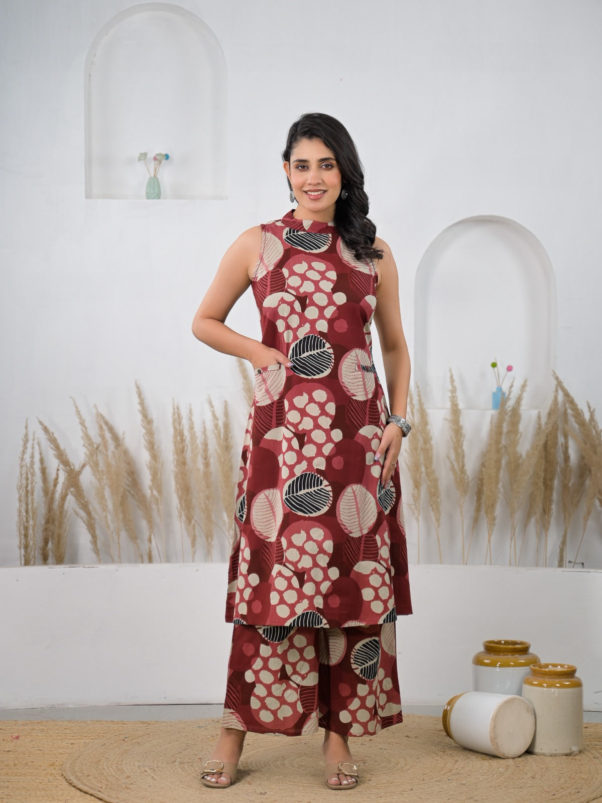 Women Printed Sleeveless 2 Piece Kurta Pant Set with Pocket
