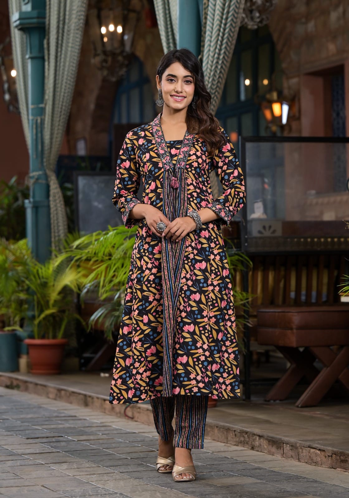 Printed Straight Kurta Pant Dupatta Set