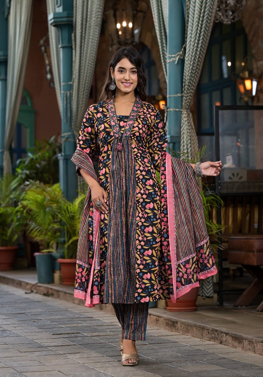 Printed Straight Kurta Pant Dupatta Set