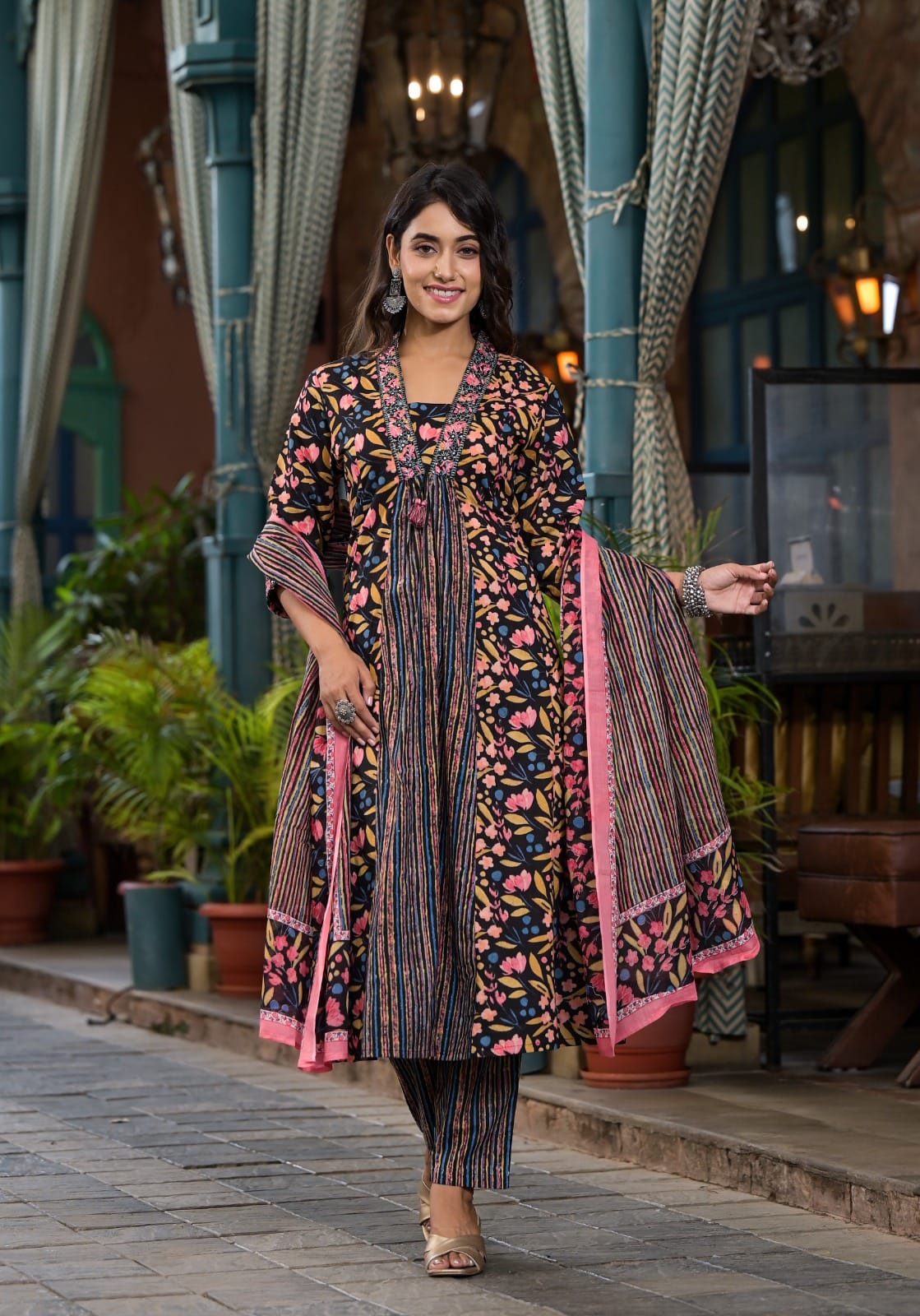 Printed Straight Kurta Pant Dupatta Set