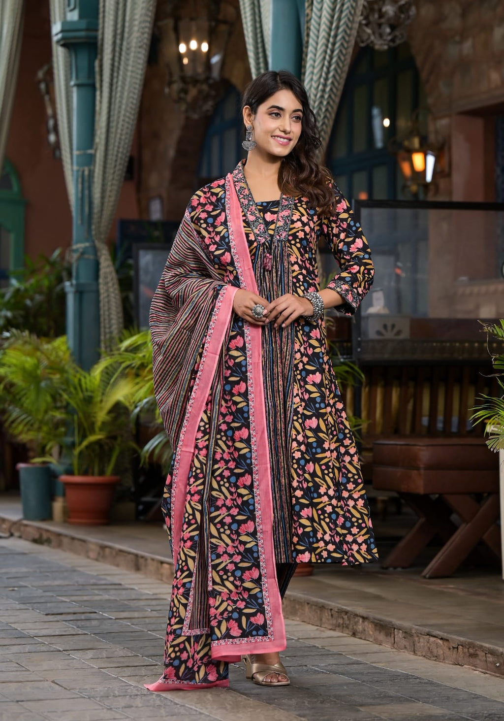 Printed Straight Kurta Pant Dupatta Set