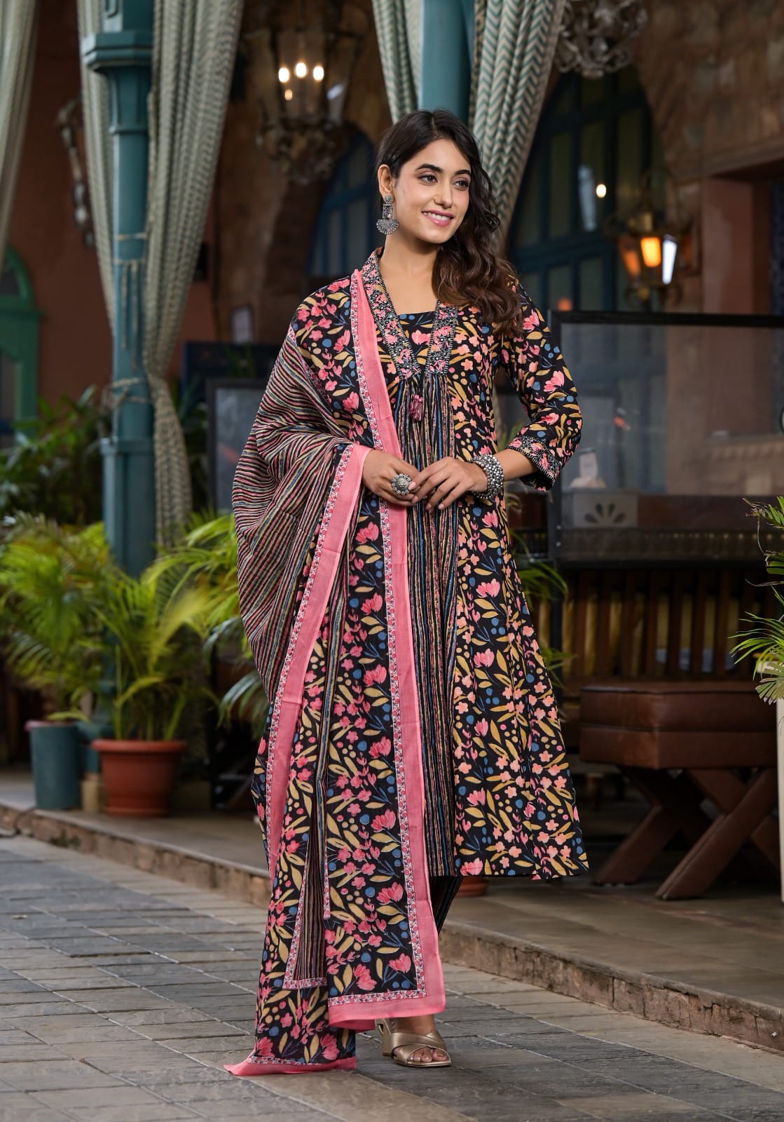 Printed Straight Kurta Pant Dupatta Set