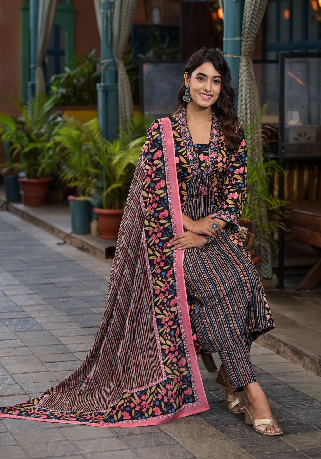 Printed Straight Kurta Pant Dupatta Set